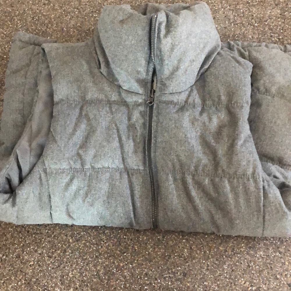 Vest - Picture 3 of 4